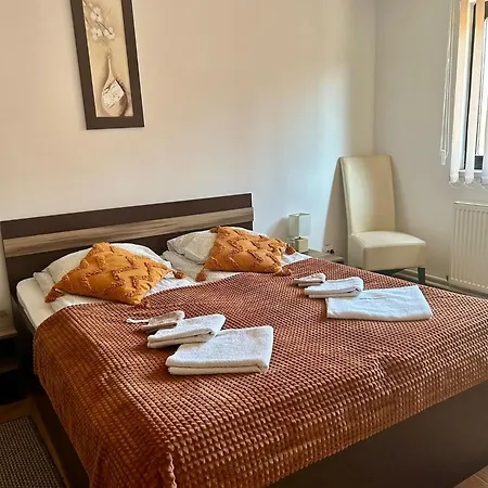 Bed and Breakfast Aranykakas étterem és panzió à Sîndominic Extérieur photo