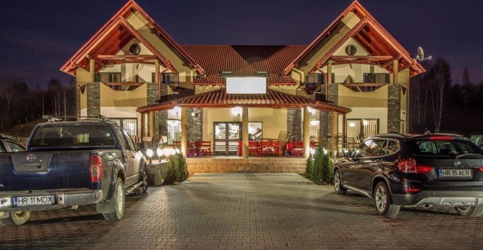 Aranykakas étterem és Panzió Couette-café Sîndominic