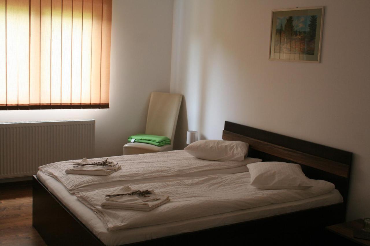 Aranykakas étterem és Panzió
