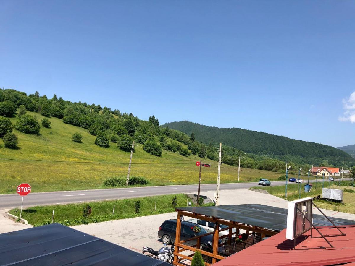 Couette-café Aranykakas étterem és Panzió Sîndominic