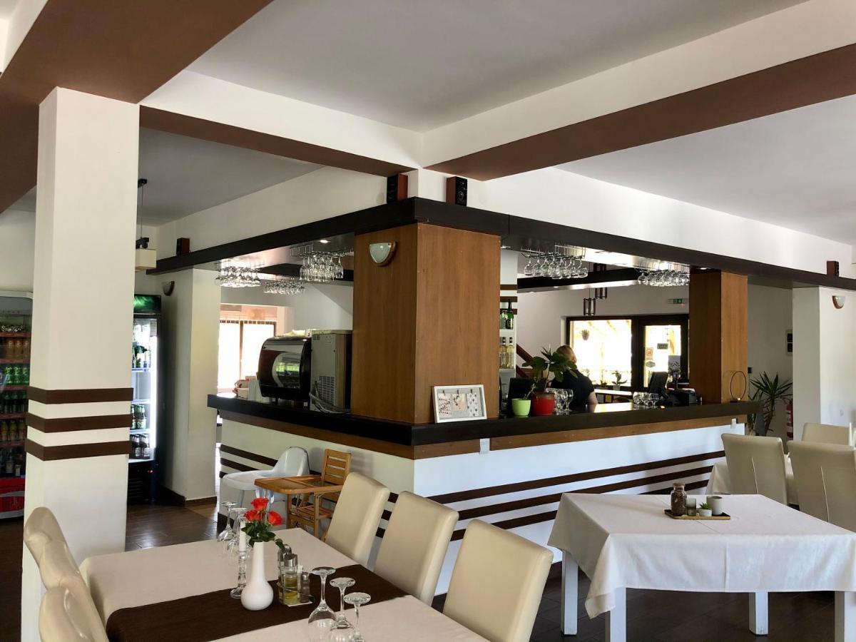 Aranykakas étterem és Panzió Couette-café