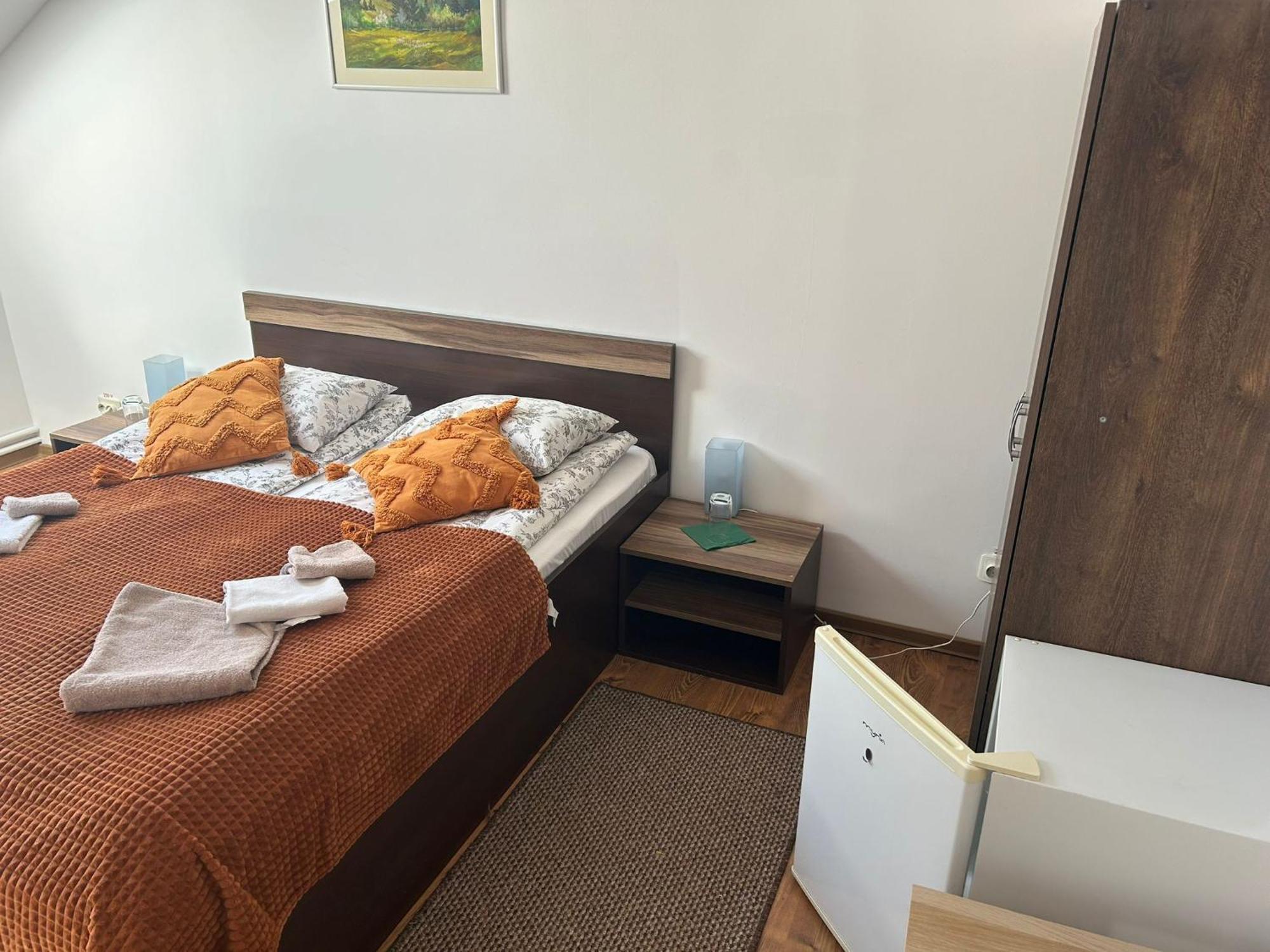 Couette-café Aranykakas étterem és Panzió